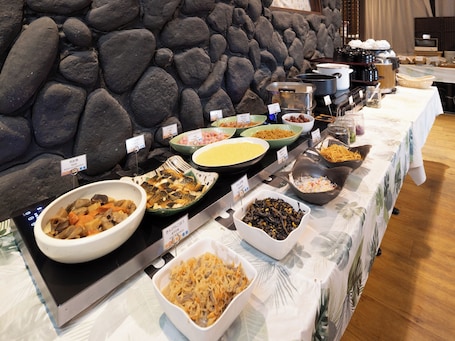 Desayuno buffet diario (JPY 1800 por persona)