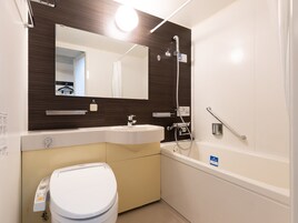 Combined shower/tub, free toiletries, hair dryer, slippers