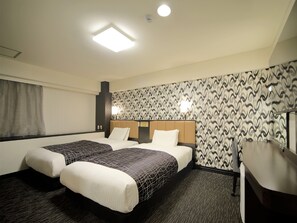 Premium bedding, down duvets, desk, blackout curtains