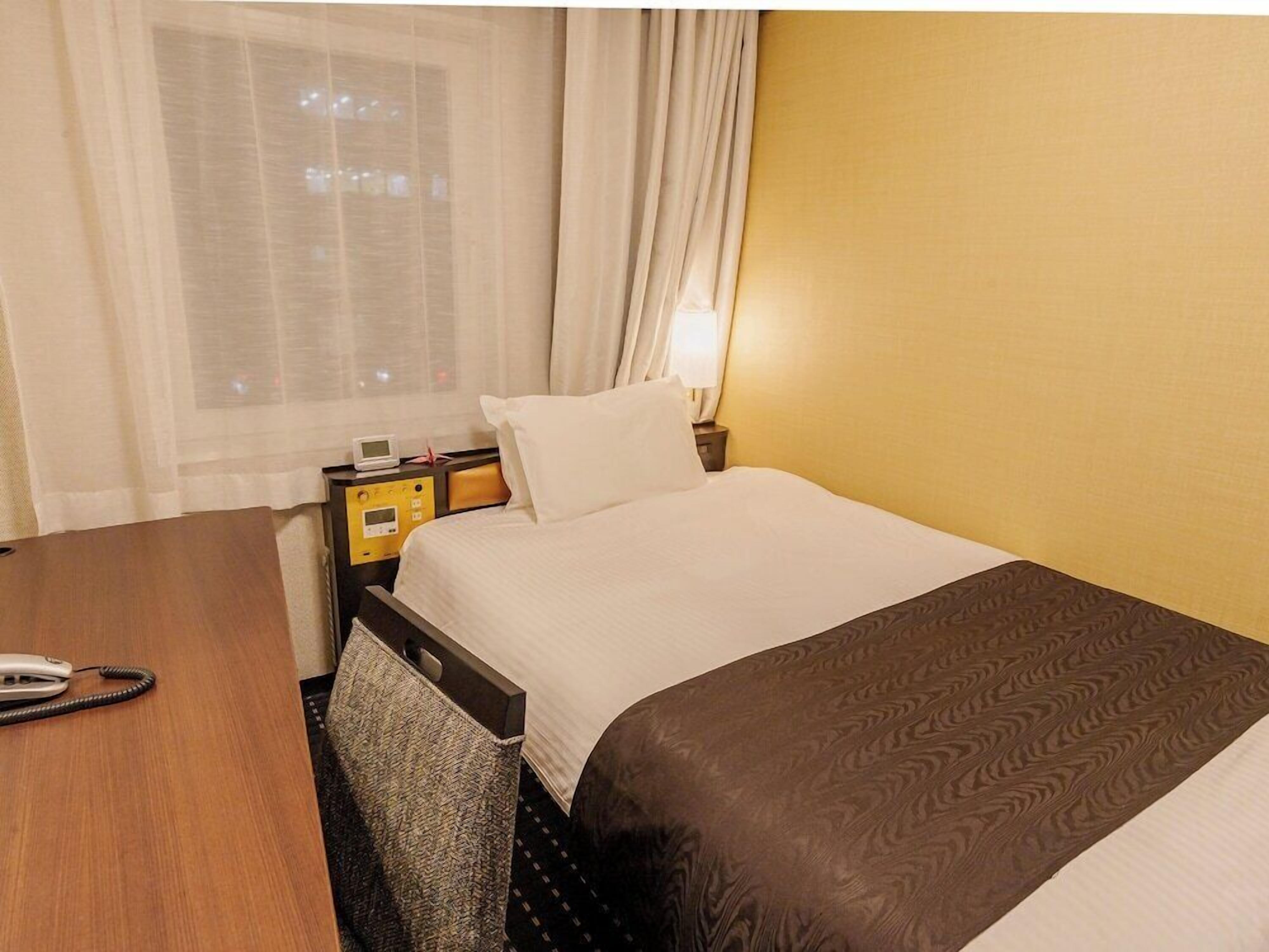 Down comforters, desk, blackout drapes, free WiFi