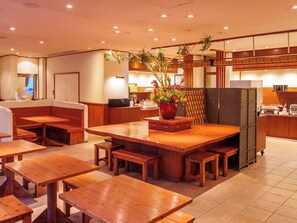 朝食 (ビュッフェ)、毎日提供 (1 名様 1500 JPY)