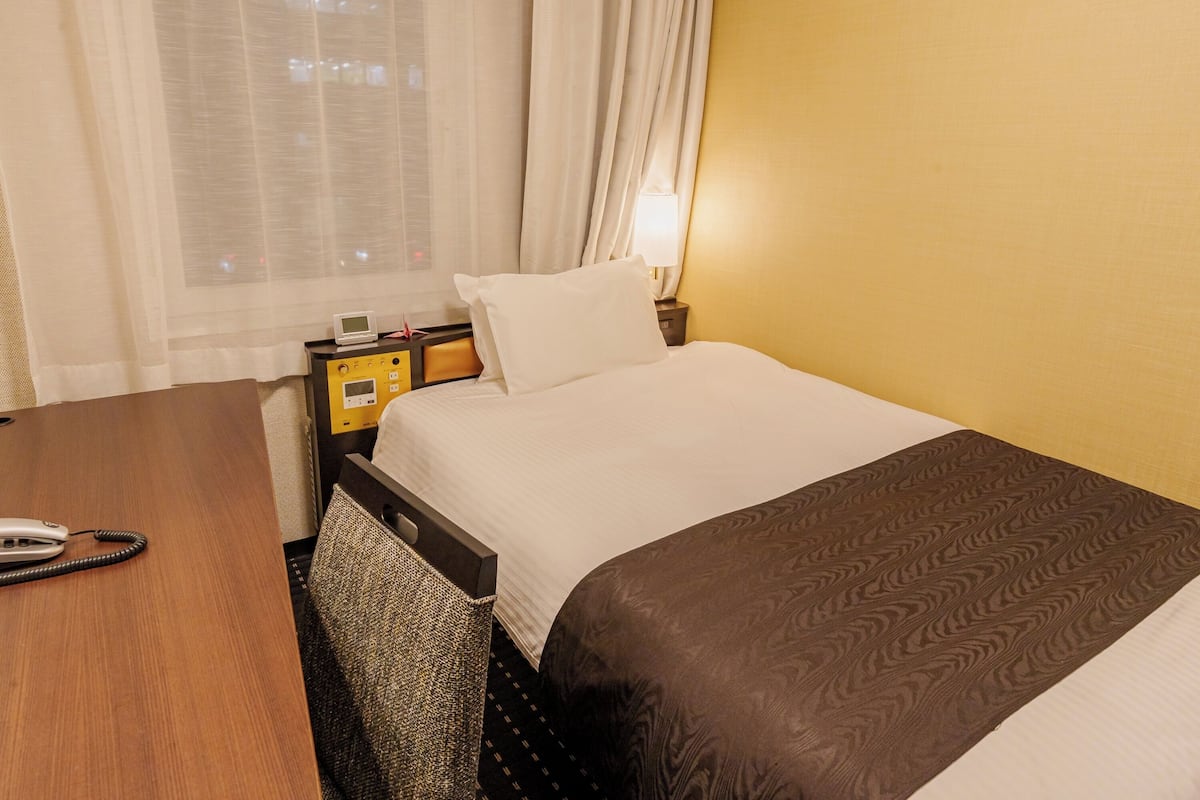 Down comforters, desk, blackout drapes, free WiFi