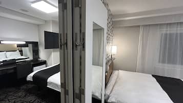 Camera, non fumatori, camere comunicanti (Connect twin 2singlebed 25㎡ 1-4people) | Copriletto in piuma, una scrivania, tende oscuranti, Wi-Fi gratuito