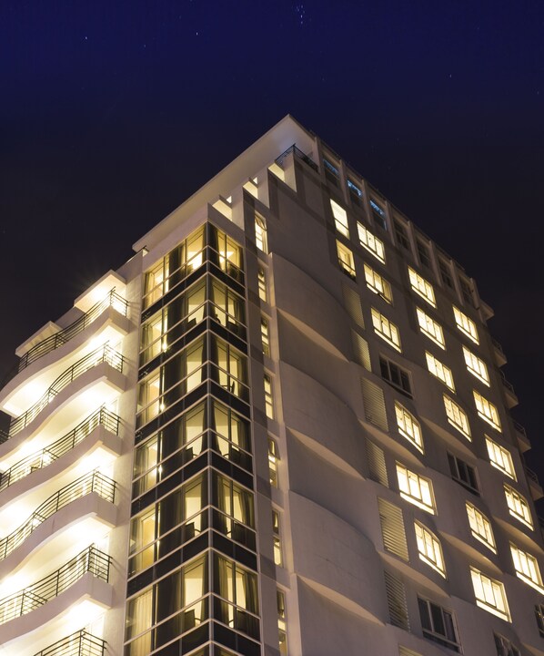 Fassade der Unterkunft – Abend/Nacht