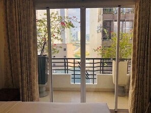 Minibar, in-room safe, desk, blackout curtains - Sunny Hotel (Nha Trang)
