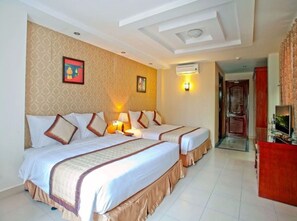 Minibar, in-room safe, desk, blackout drapes - Sunny Hotel (Nha Trang)