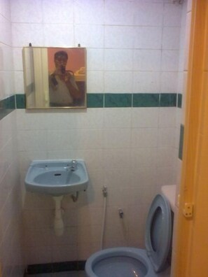 Shower - Alamanda Hotel Chinatown (Kuala Lumpur)