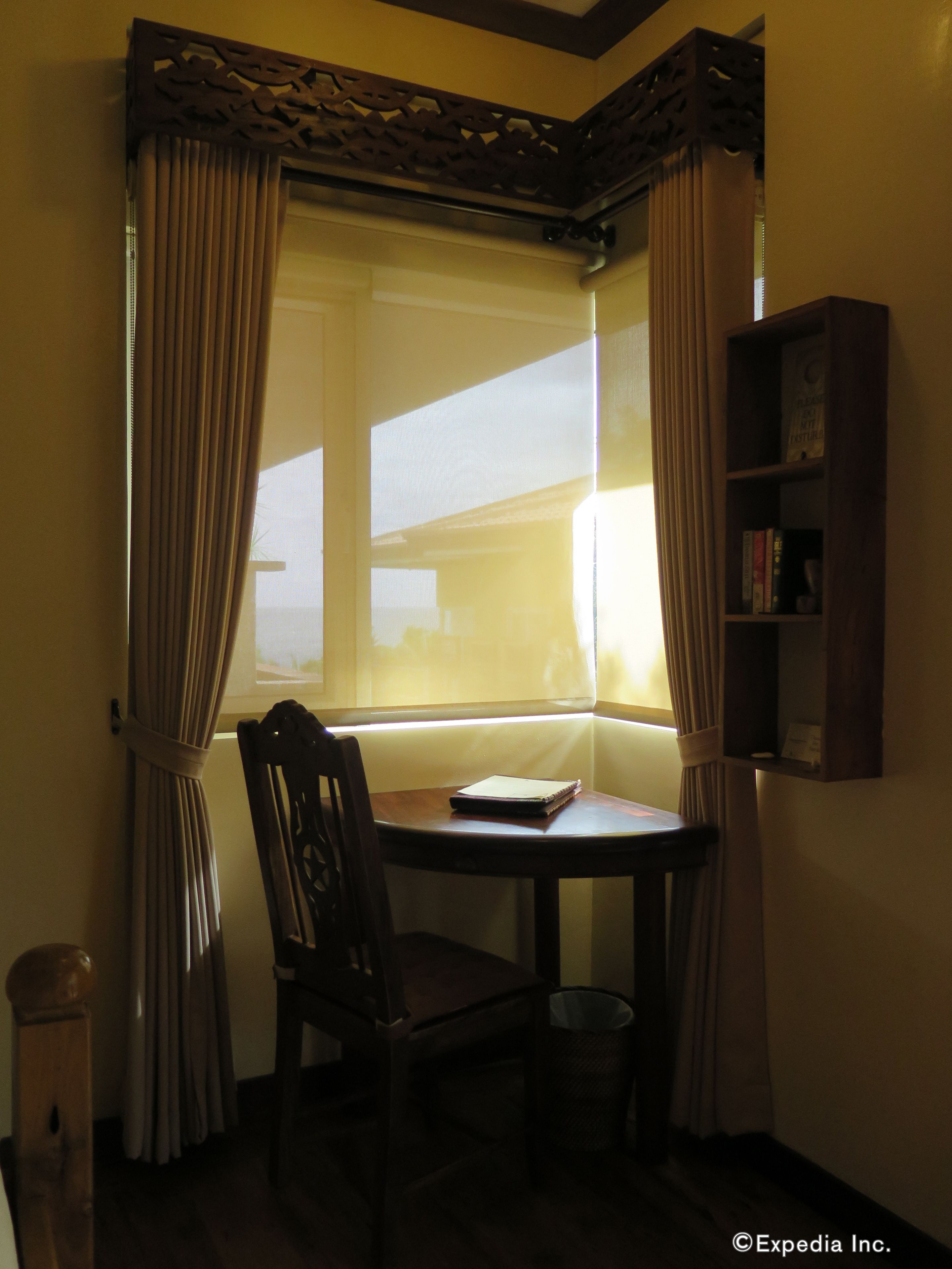 deluxe room, 1 queen bed | room amenity