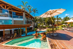 Outdoor spa tub - Portal Beach - Rede Soberano (Porto Seguro)