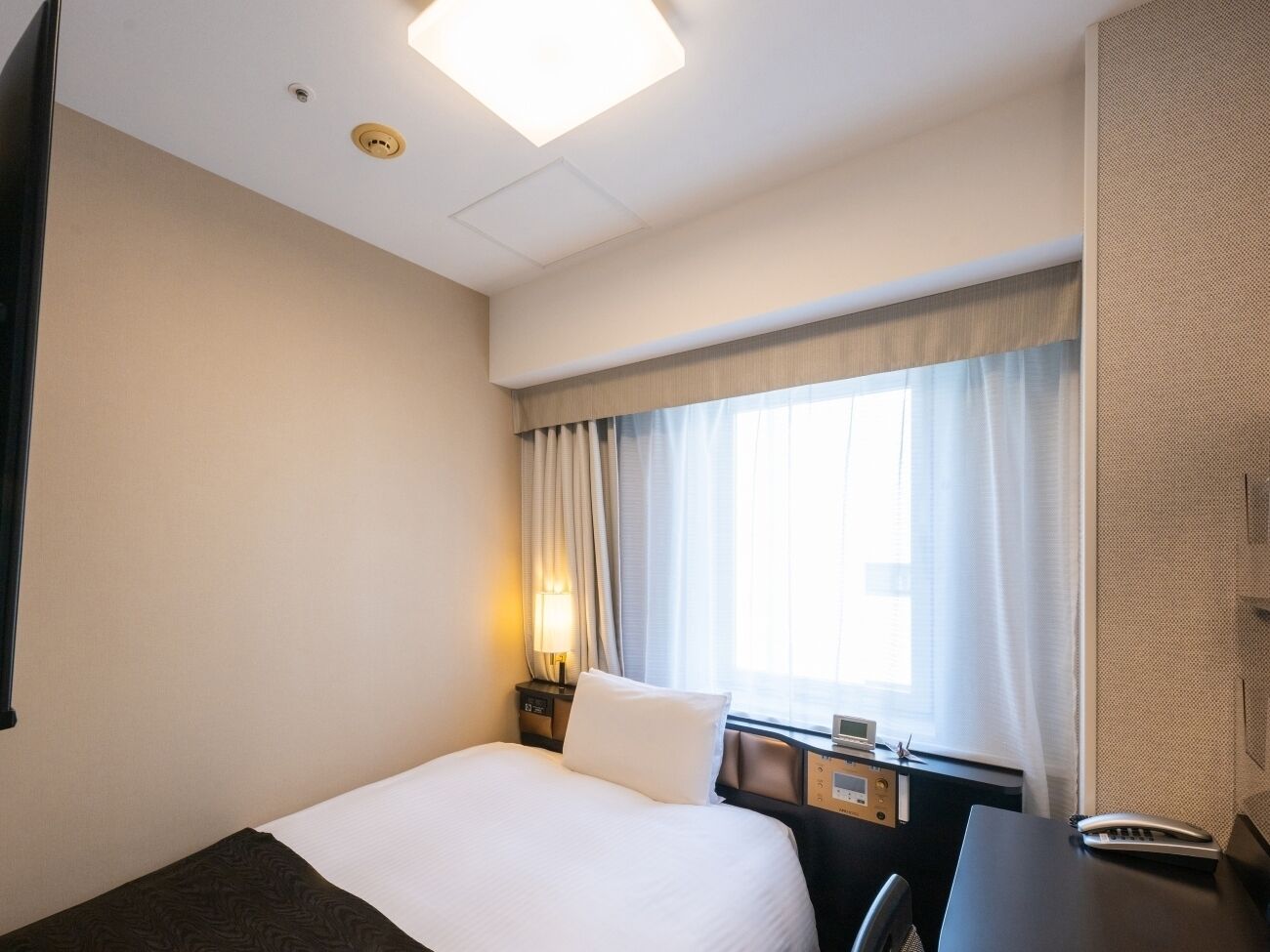 Desk, free WiFi, bed sheets