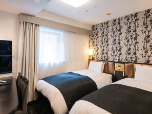 Twin Room (Non-smoking/12㎡/110㎝×210㎝bed*2) | Desk, free WiFi, bed sheets - APA Hotel Nagoya Marunouchi Ekimae (Nagoya)