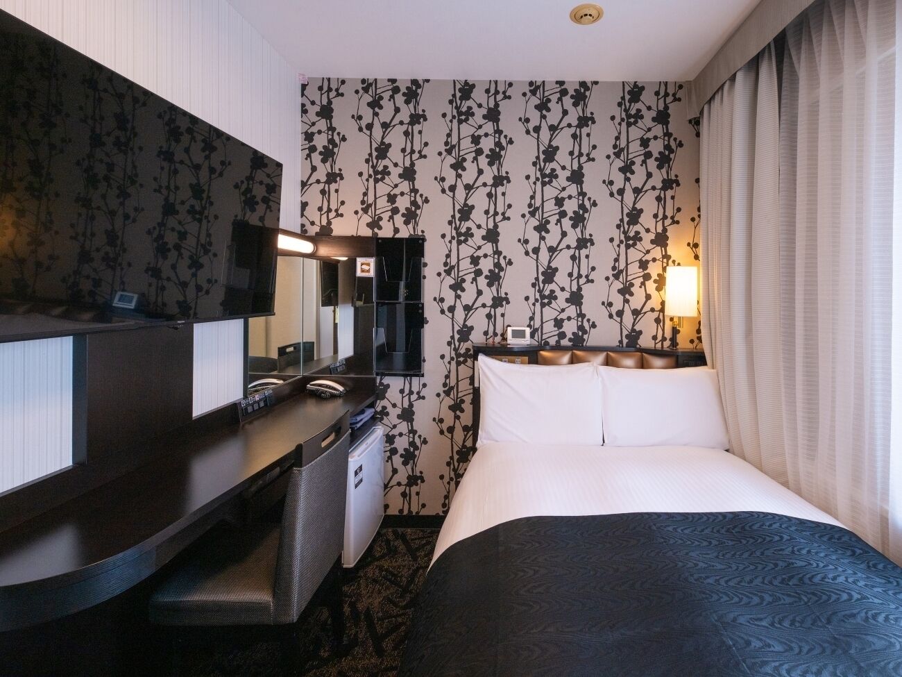 Desk, free WiFi, bed sheets