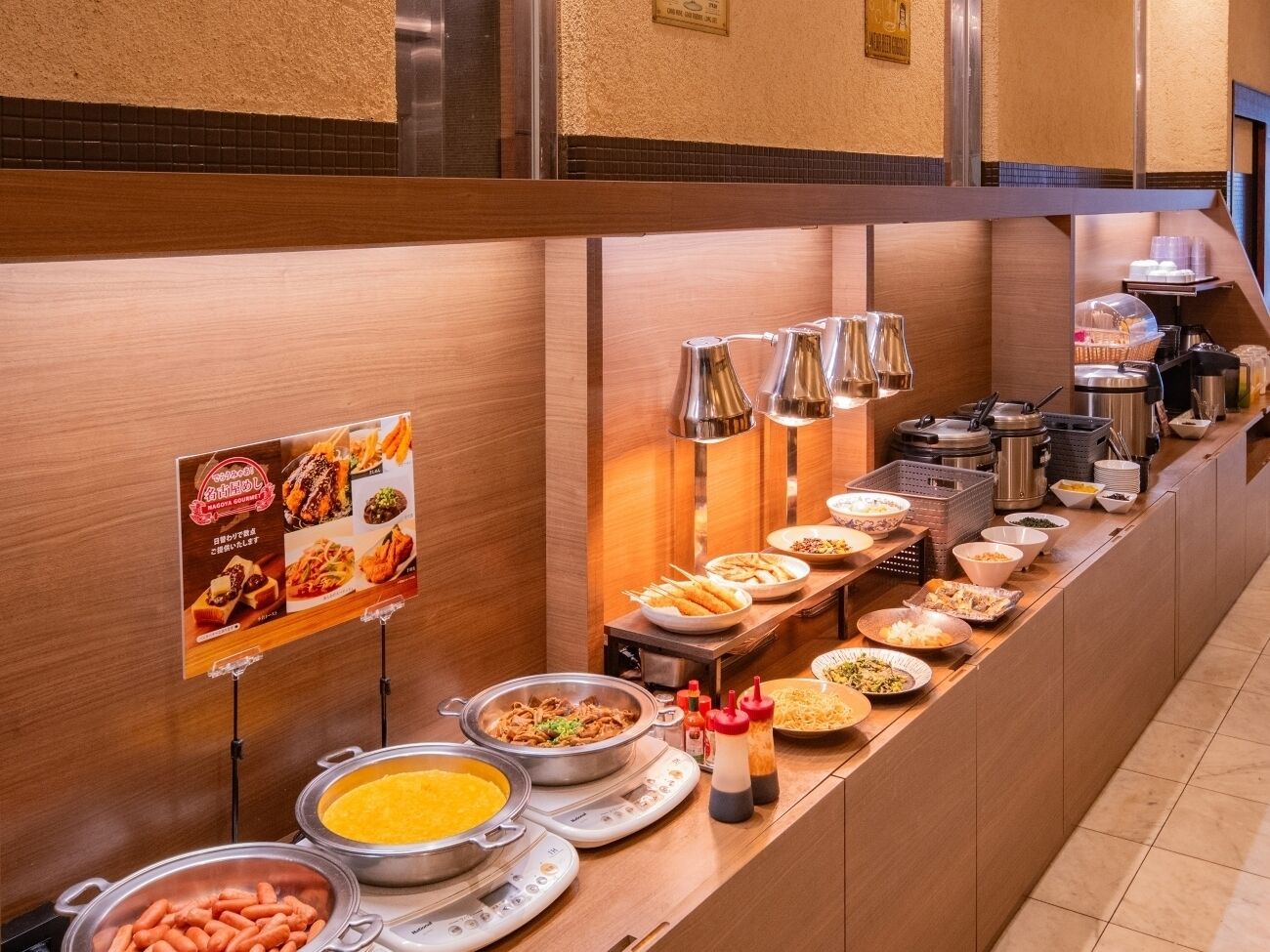 Daily cooked-to-order breakfast (JPY 1700 per person)