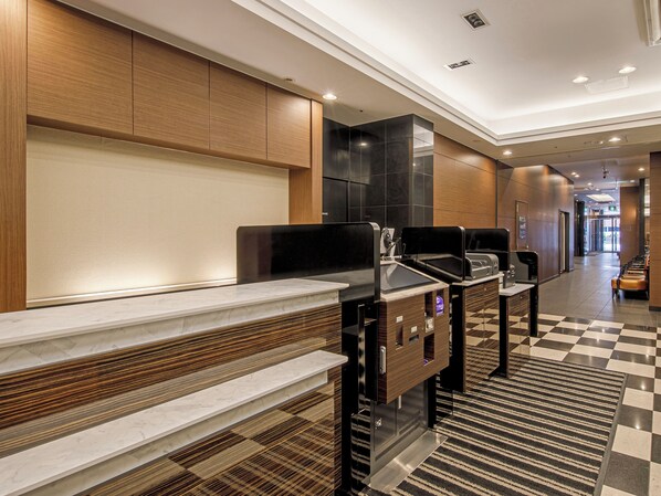 Lobby - APA Hotel Nagoya Marunouchi Ekimae (Nagoya)