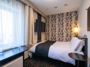 Desk, free WiFi, bed sheets - APA Hotel Nagoya Marunouchi Ekimae (Nagoya)