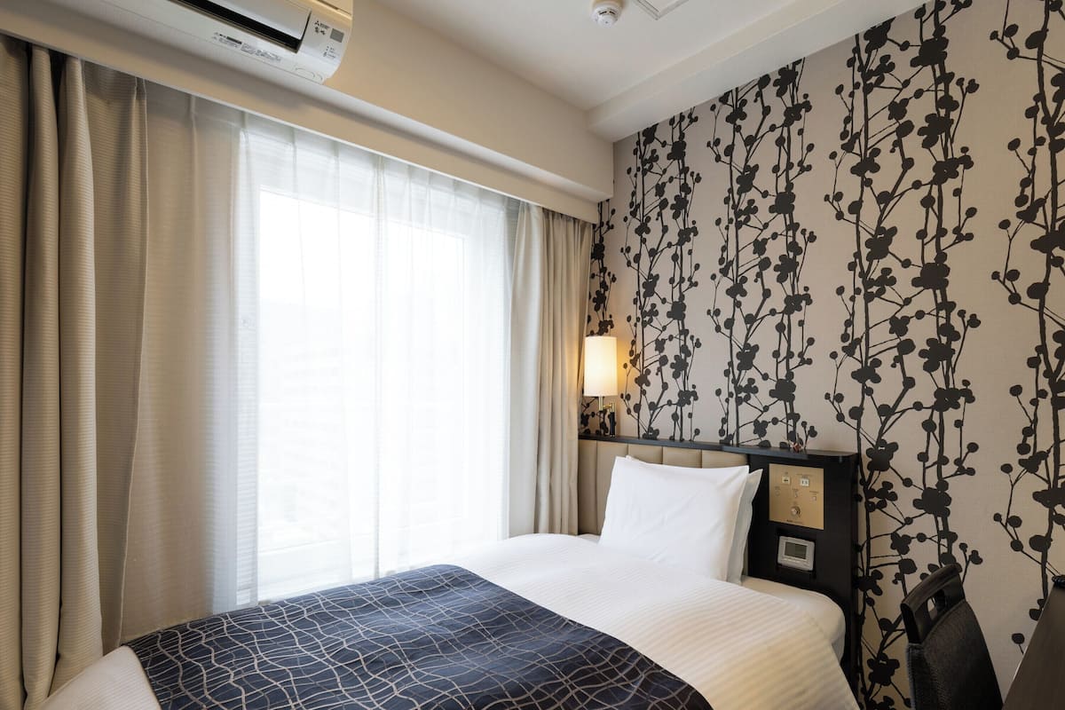 Desk, blackout drapes, free WiFi, bed sheets