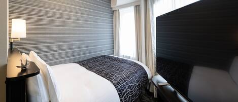 Schreibtisch, Verdunkelungsvorhänge, kostenloses WLAN, Bettwäsche