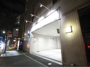 Estacionamento sem manobrista (sujeito a cobrança): JPY 1100 por diária