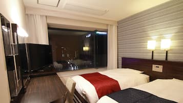 Down duvets, desk, blackout curtains, soundproofing