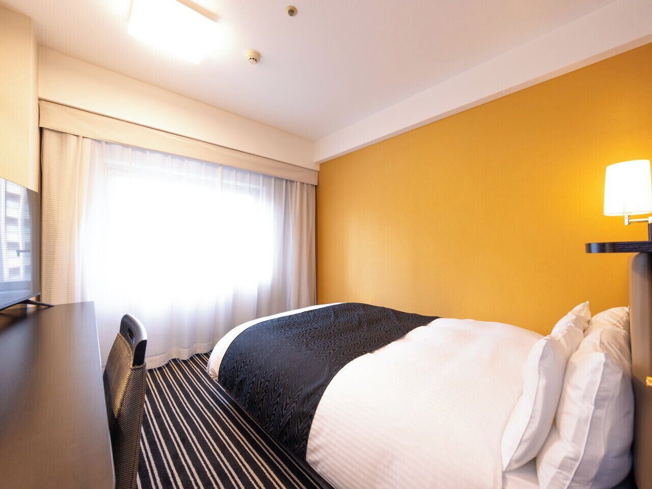 羽絨被、書桌、遮光布/窗簾、隔音