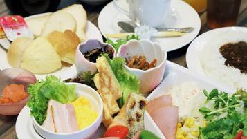 Daily buffet breakfast (JPY 1400 per person)