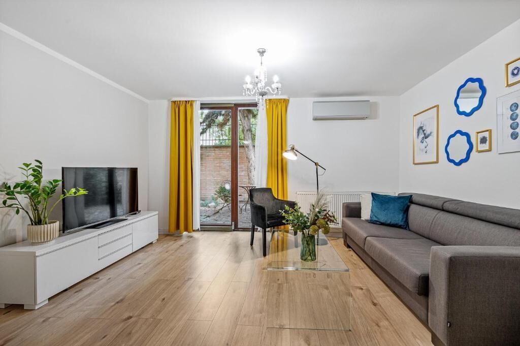 Deluxe Apartment | Living area | LCD TV