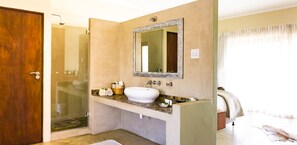 Comfort Room, 1 Bedroom, Mountain View | Bathroom sink - Kapensis Guesthouse (Pringle Bay)