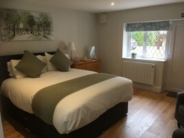 Quarto casal (Room 7.) | Roupas de cama premium, individualmente decorados