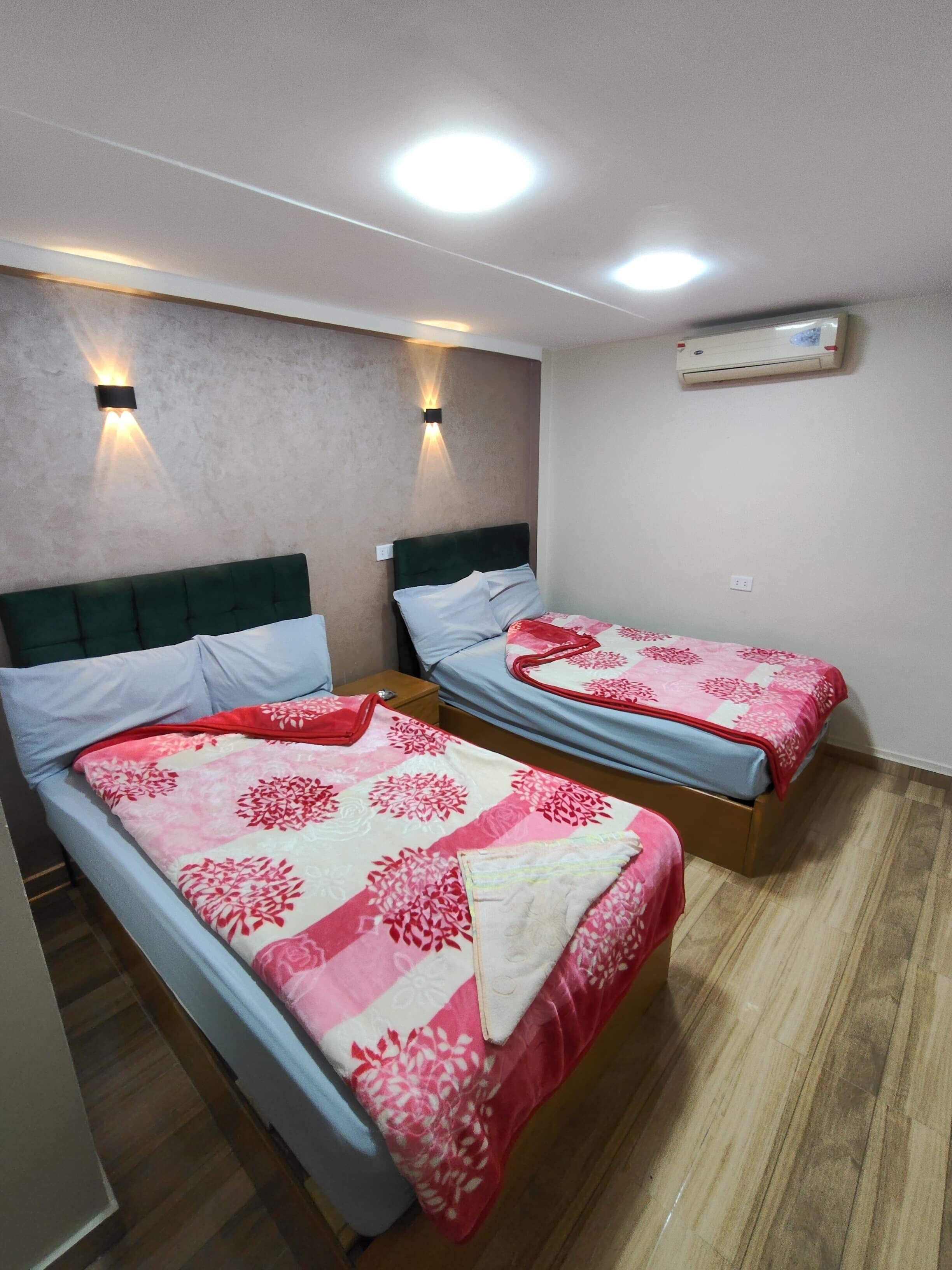 Double Room | In-room safe, desk, free WiFi, bed sheets