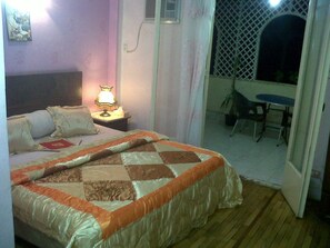 Chambre simple Ville | Coffre-fort, bureau, accès au Wi-Fi (inclus), literie fournie