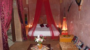 Suite (Jasmine) | In-room safe, individually decorated, desk, iron/ironing board