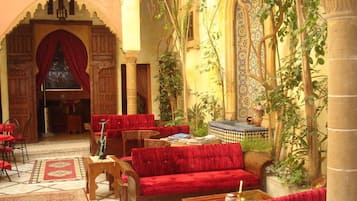 ์์นจ ์์ฌ ๋ฐ ์ ๋
์์ฌ ์ ๊ณต, ๋ชจ๋ก์ฝ ์๋ฆฌ