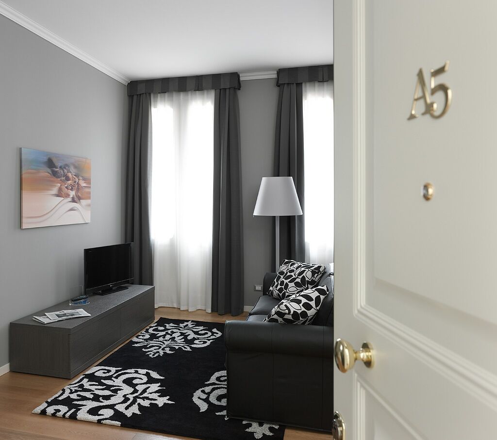 Executive Suite | Living area | 38-inch flat-screen TV with satellite channels, TV