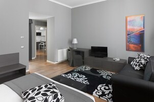 Refrigerador, microondas, cafetera expreso, cafetera/tetera