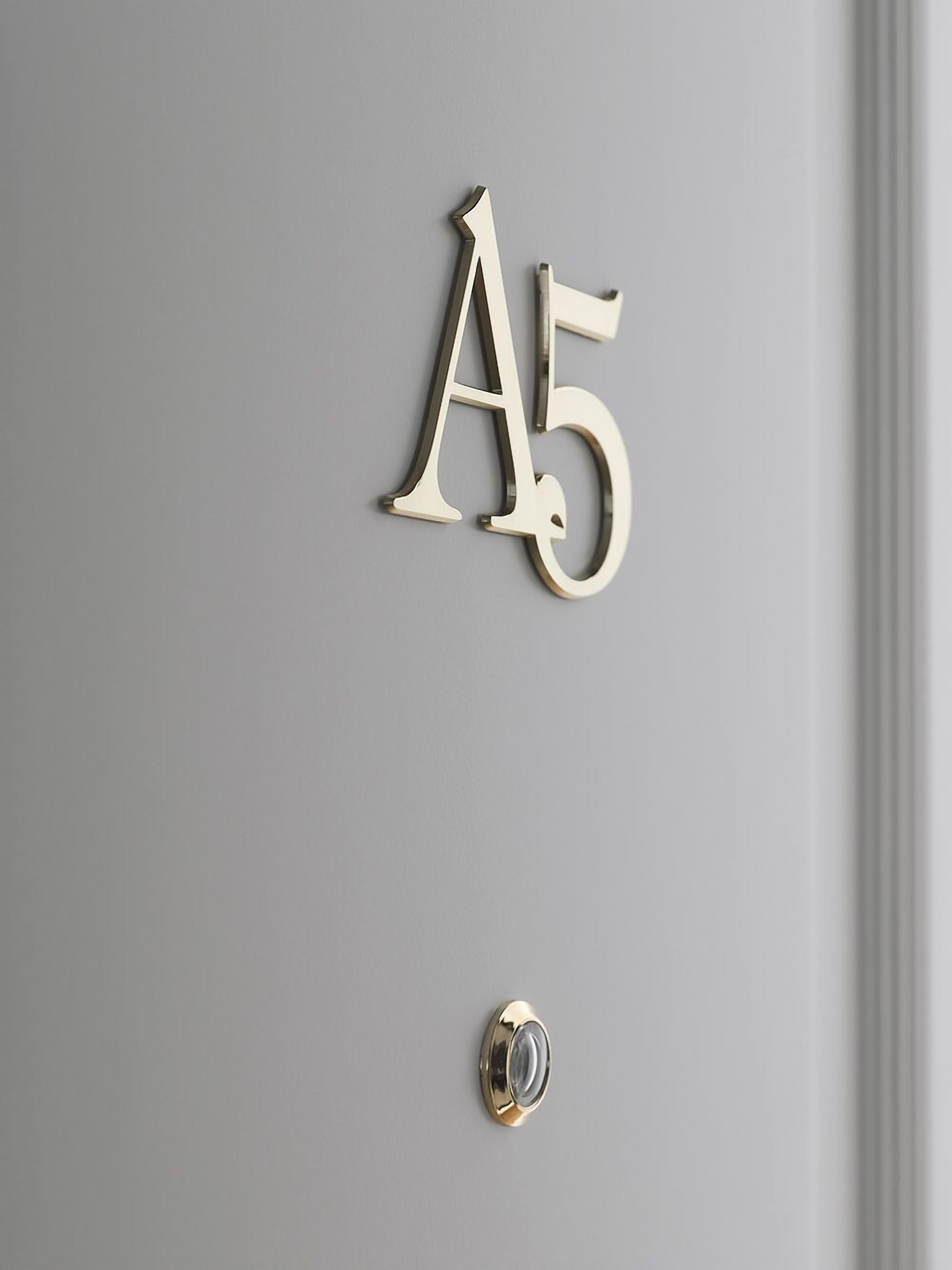 executive suite | down duvets, minibar, in-room safe, desk