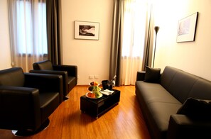 Suite | In-room safe, desk, blackout drapes, soundproofing - Hotel San Rocco (Muggia)
