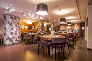 Petit déjeuner buffet servi tous les jours en supplément