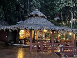 Kiến trúc tòa nhà