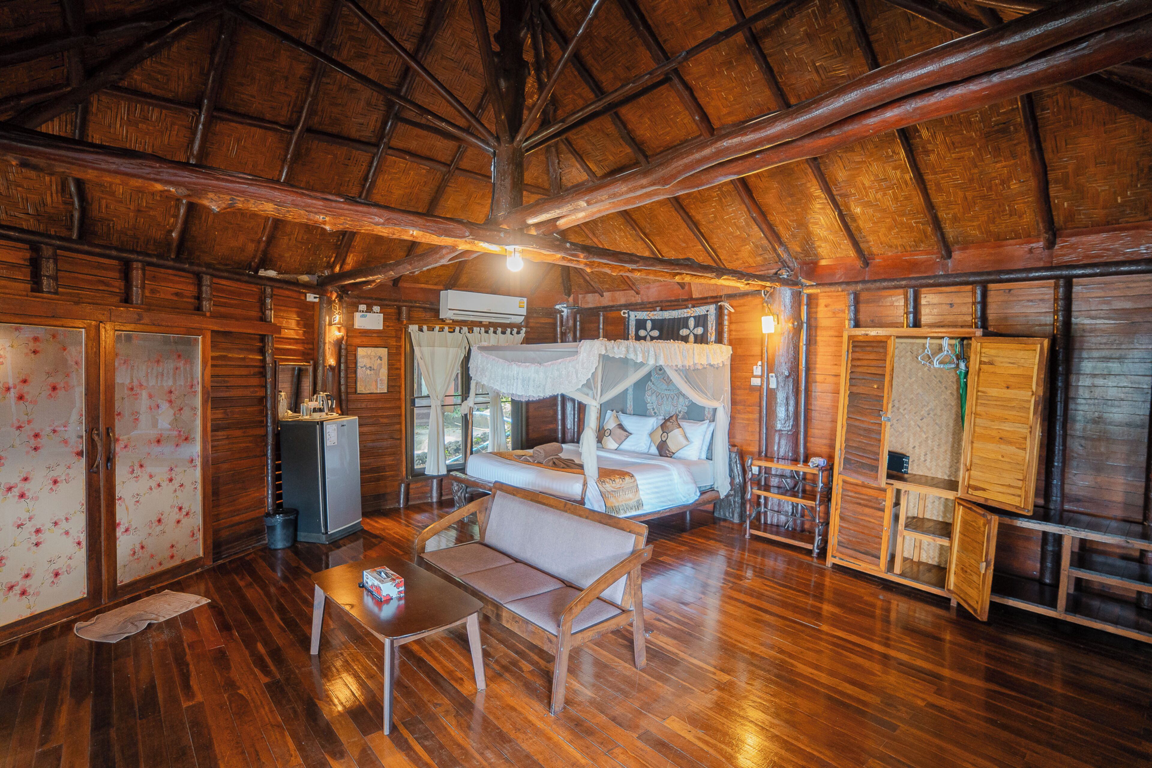 teakwood villa, sea view | 1 bedroom, in-room safe, free wifi, bed sheets