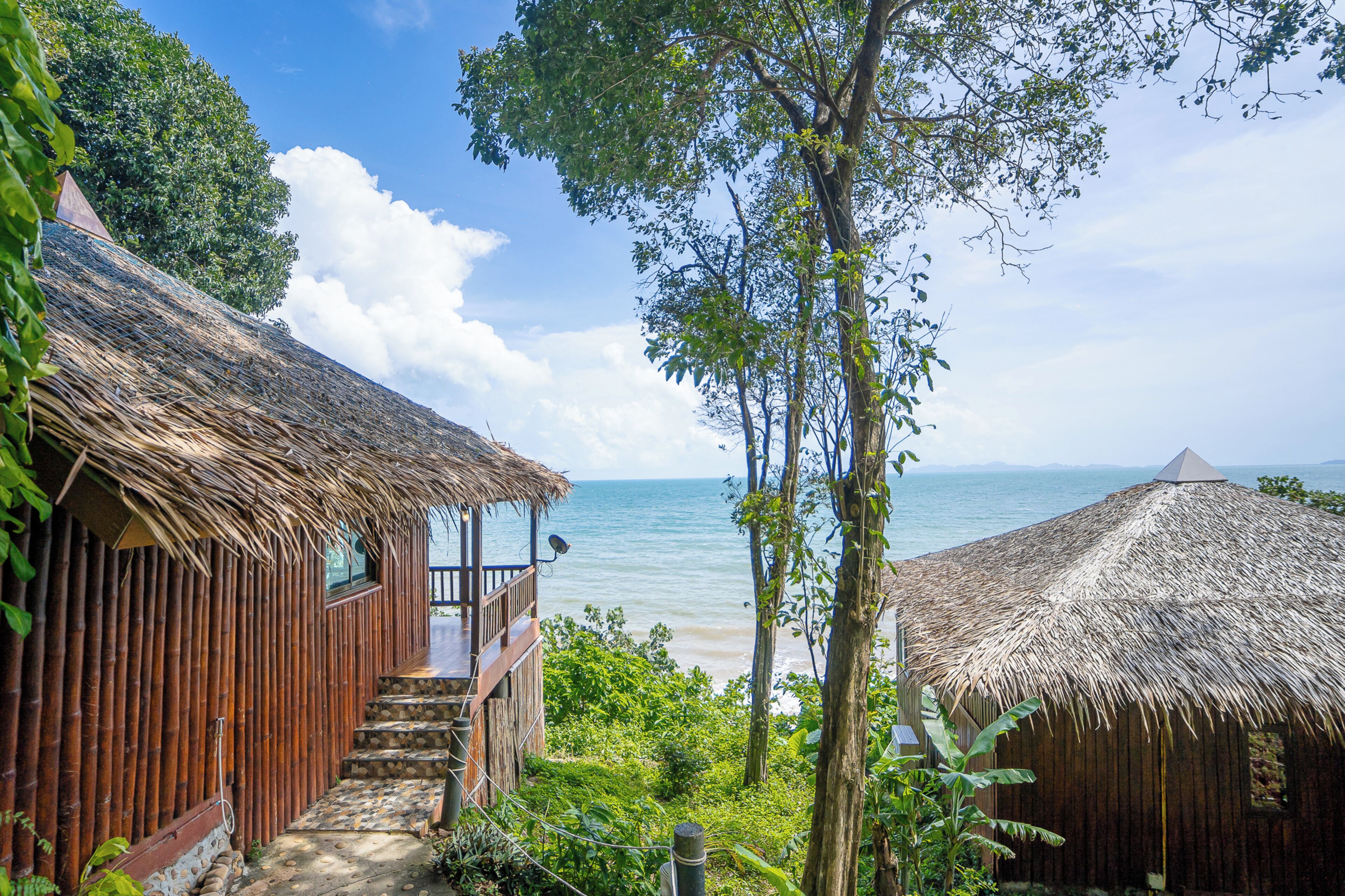 In-room safe, free WiFi, bed sheets