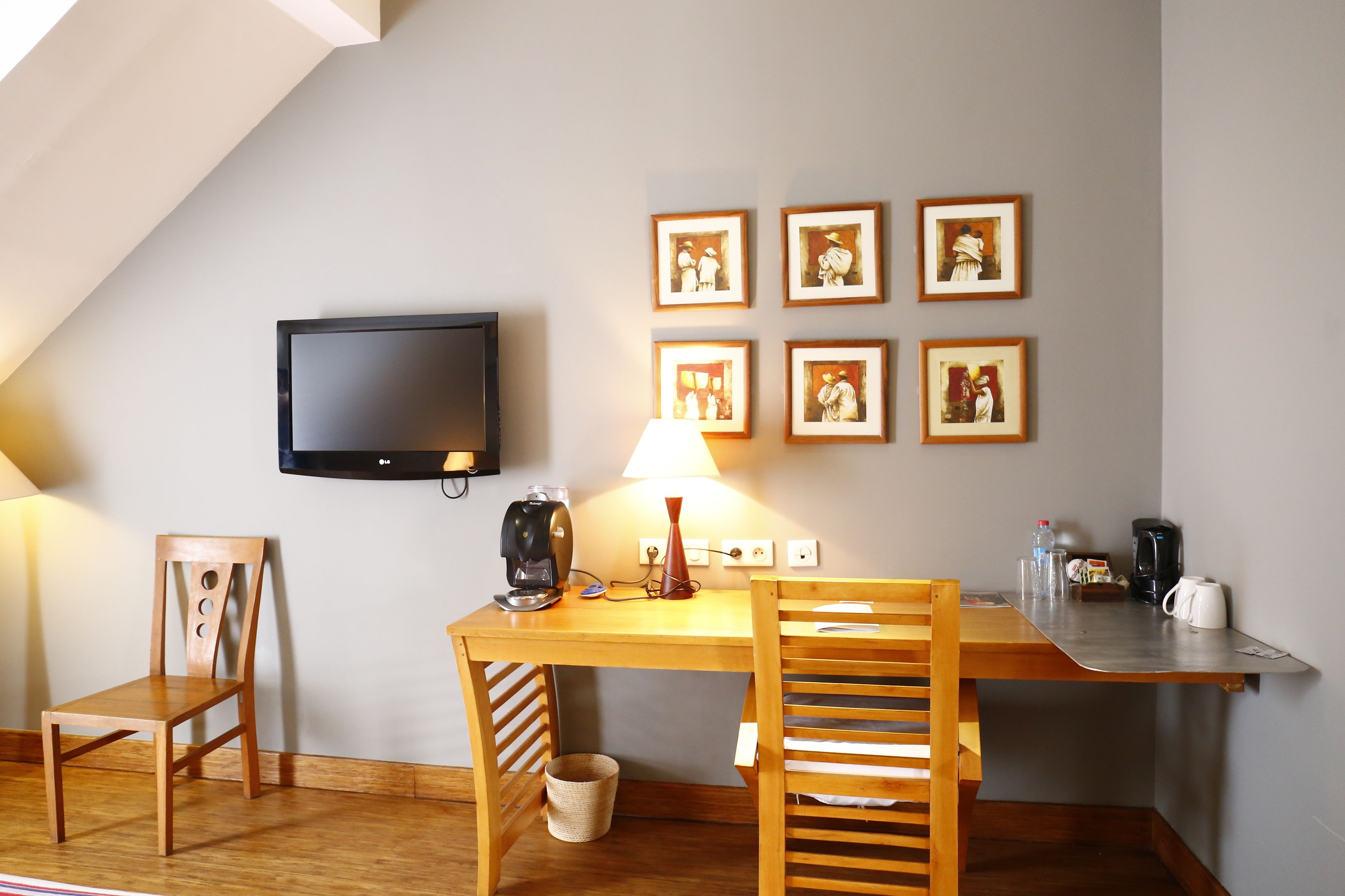 in-room business centre