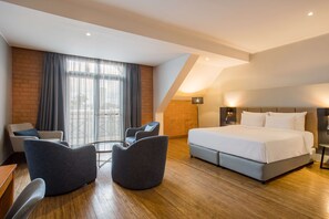 Premium bedding, minibar, in-room safe, desk - Radisson Hotel Tamboho Waterfront Antananarivo (Antananarivo)