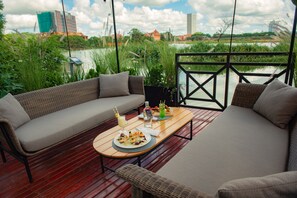 Terrace/patio - Radisson Hotel Tamboho Waterfront Antananarivo (Antananarivo)