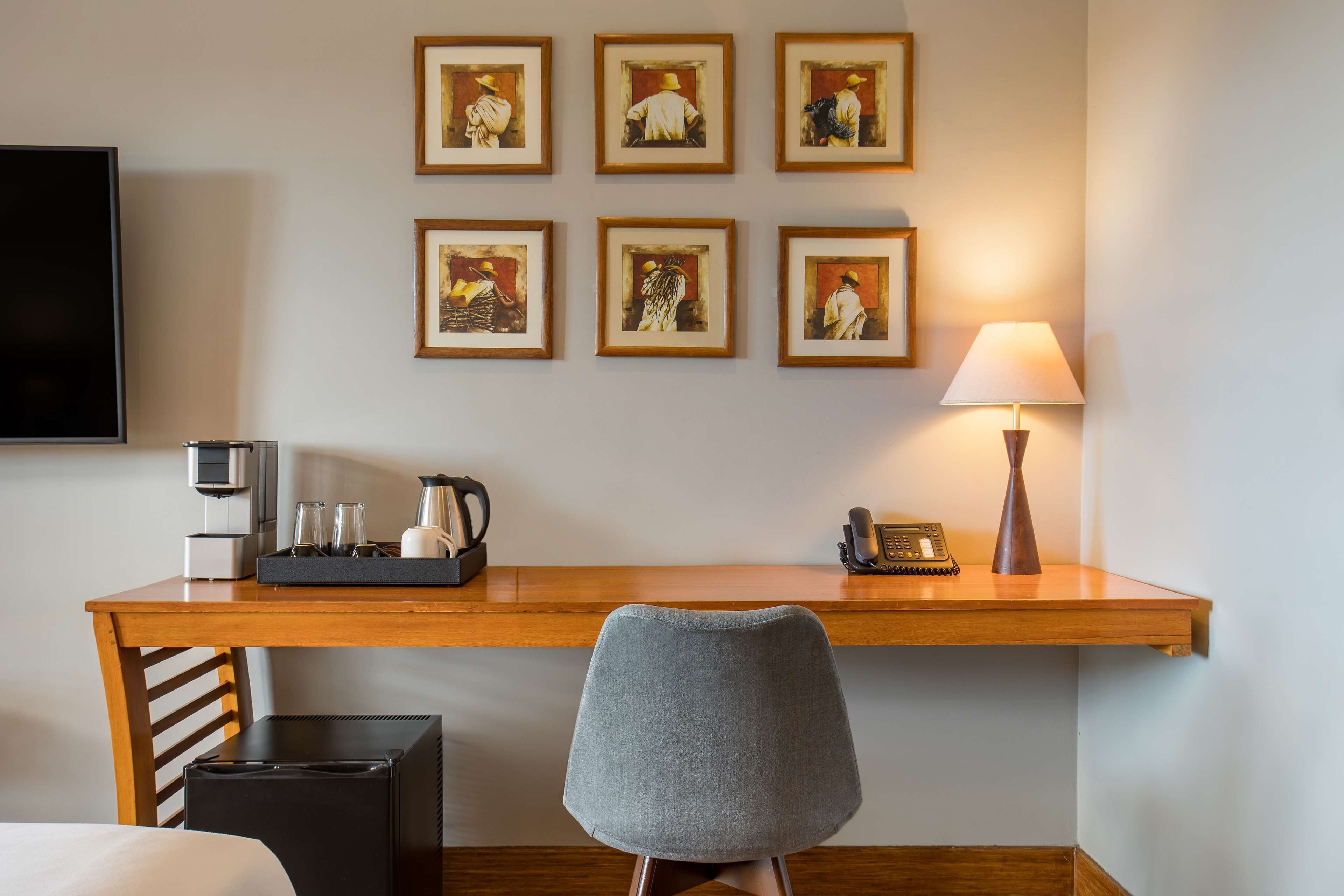 premium room | premium bedding, minibar, in-room safe, desk