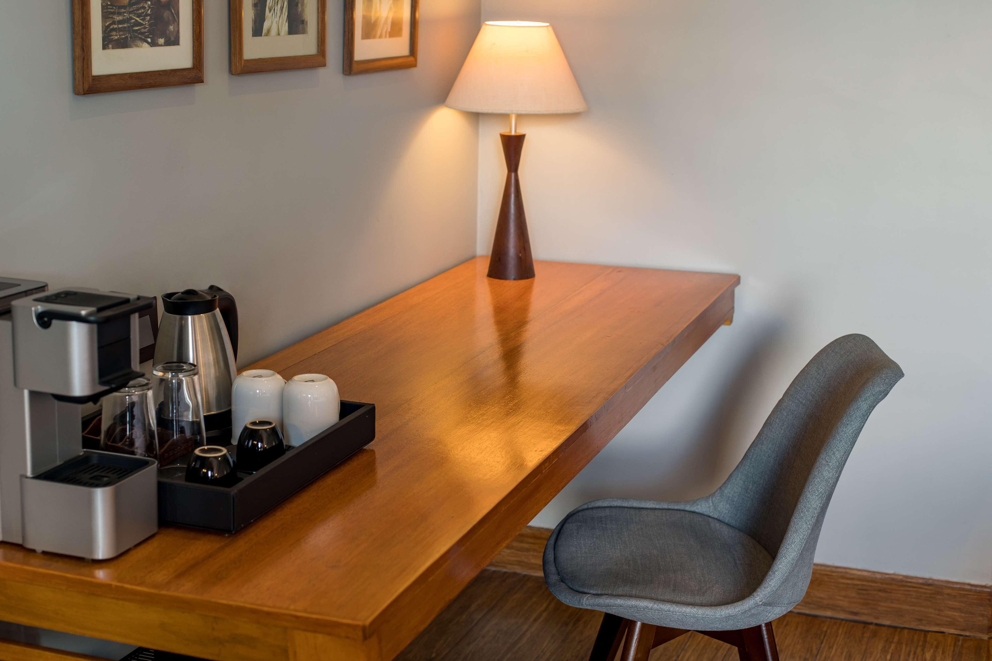 premium room | premium bedding, minibar, in-room safe, desk