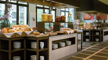 Desayuno buffet todos los días (con cargo)
