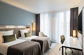 Minibar, Zimmersafe, Schreibtisch, laptopgeeigneter Arbeitsplatz