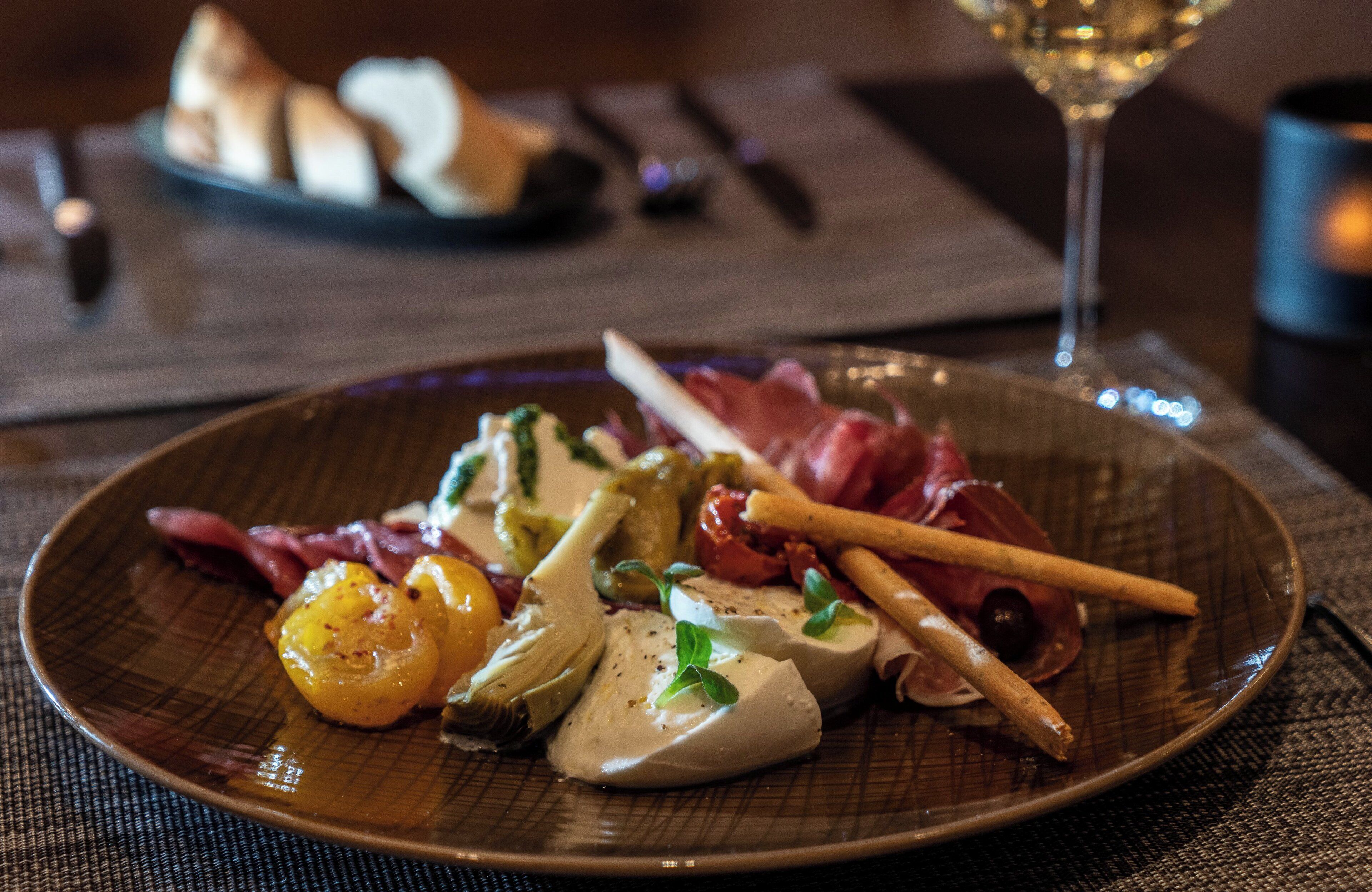 breakfast, dinner and brunch served