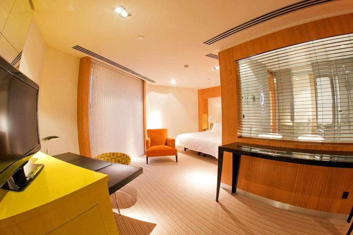 Minibar, in-room safe, desk, laptop workspace