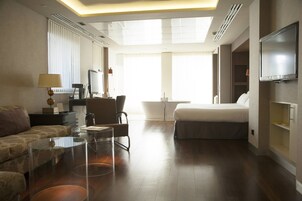 Suite | Private kitchenette